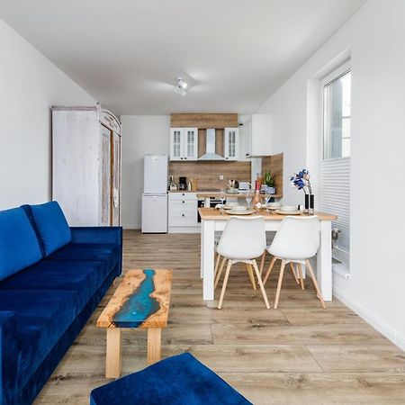 Green Square Apartment With Balcony Swinoujscie By Noclegi Renters Bagian luar foto