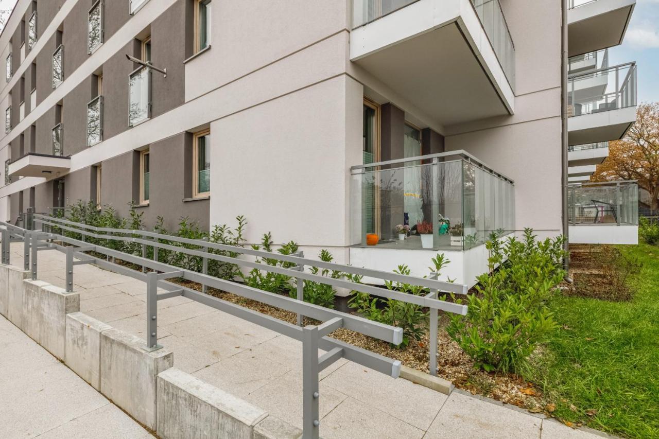 Green Square Apartment With Balcony Swinoujscie By Noclegi Renters Bagian luar foto