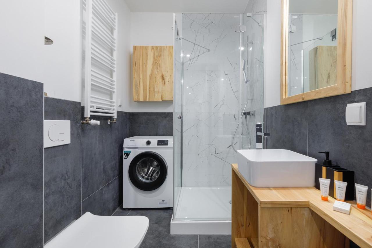 Green Square Apartment With Balcony Swinoujscie By Noclegi Renters Bagian luar foto
