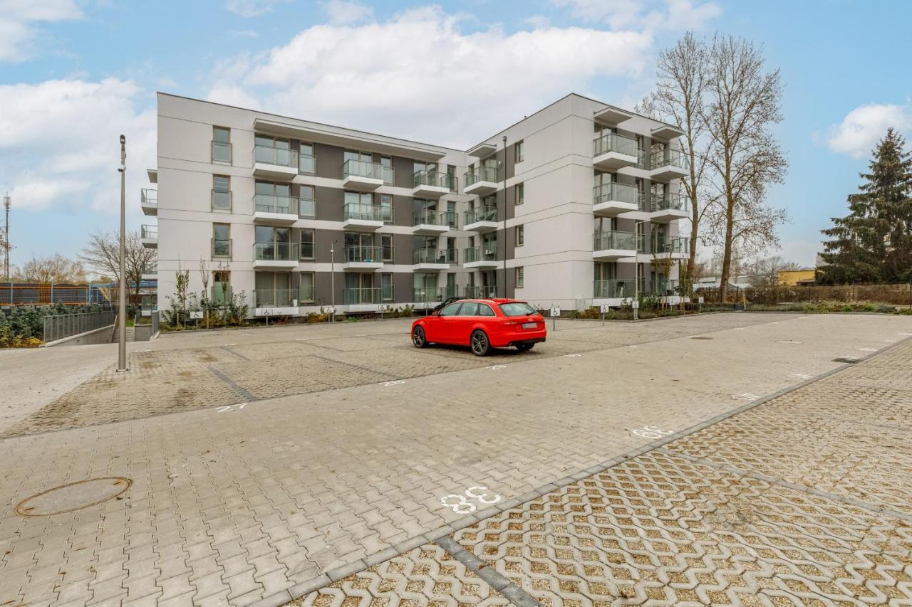 Green Square Apartment With Balcony Swinoujscie By Noclegi Renters Bagian luar foto
